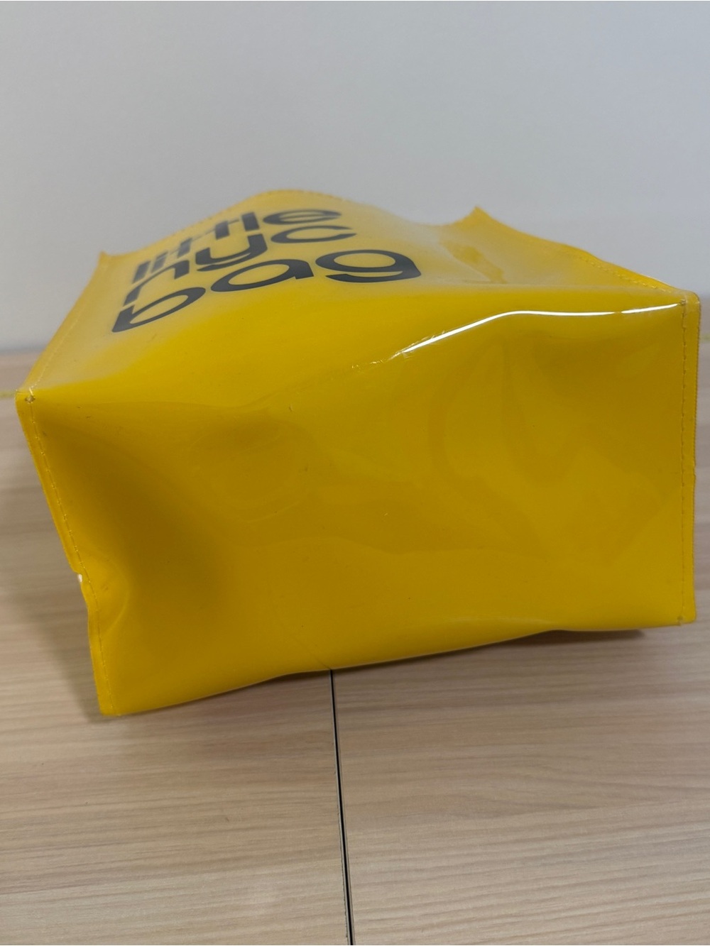 Bloomingdale’s Little NYC Bag Yellow Black Logo Glossy Tote Y2K Streetwear VTG - Picture 7 of 11